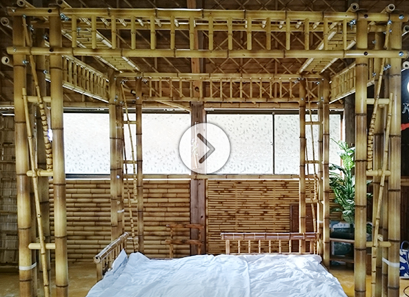 天蓋付き竹のベッド